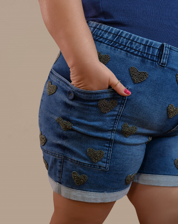 Short Jeans Corações Bordados